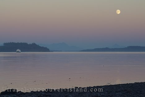 Photo: Broughton Strait Moonrise